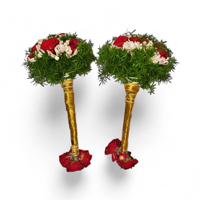 Tuberose and Red Rose Kai Chendu with Green Border Tuberose and Red Rose Kai Chendu with Green Border