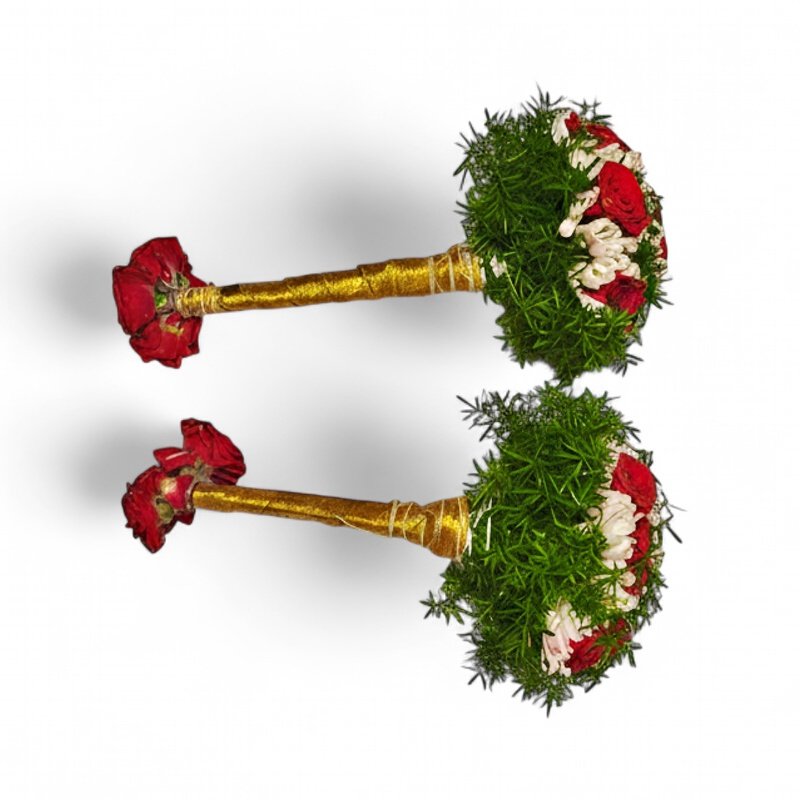 Tuberose and Red Rose Kai Chendu with Green Border Tuberose and Red Rose Kai Chendu with Green Border
