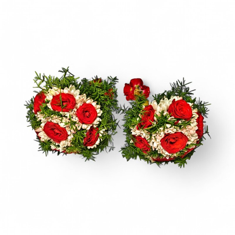 Tuberose and Red Rose Kai Chendu with Green Border