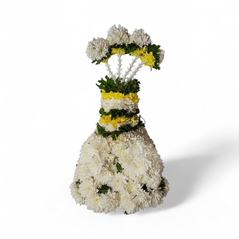 Yellow & White Chrysanthemum With Panner Leaves Bo Yellow & White Chrysanthemum With Panner Leaves Bo